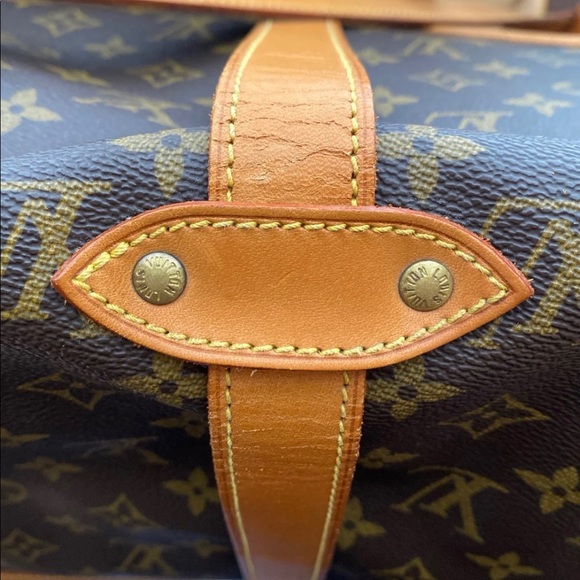 ❌SOLD❌Authentic Louis Vuitton Samur 35 - Picture 6 of 9
